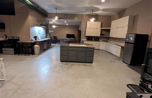 Garrison Cabina | Sprawling 4-bedroom plus loft cabin in Garrison