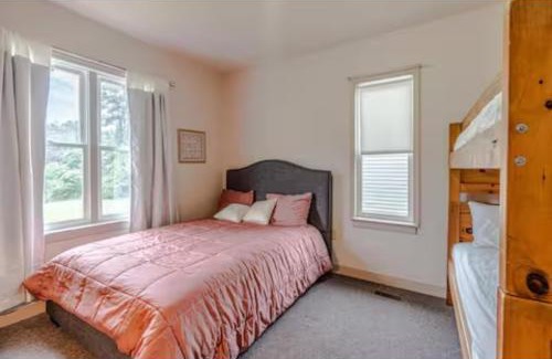 Waynesboro Casa | Sprawling 9 BR Mountaintop Oasis with BlueRidge Views