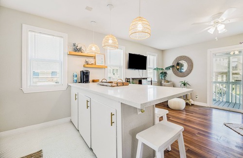Galveston Casa | Sprawling island retreat with pool & tennis access - covered patio & grill