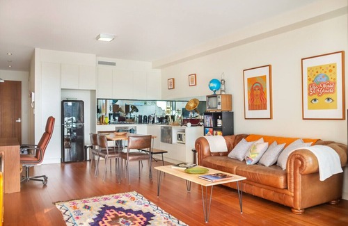 Newtown Apartamento | Sprawling Modern City Pad by Sydney Dreams
