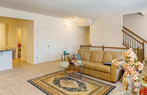 Magnolia Casa | Sprawling Townhome - Water Views - Modern Interior