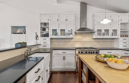 Montauk Casa | Sprawling Waterviews- Spacious Luxury Designer Home- Pool
