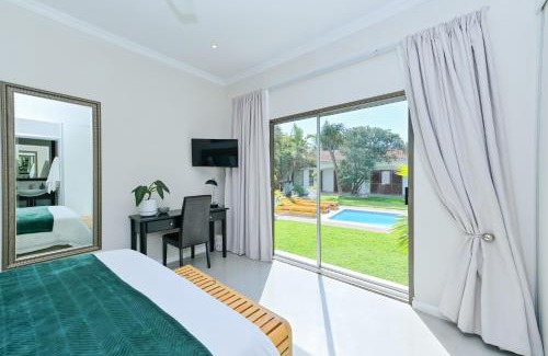 Bloubergstrand Casa | Spray Villa Bloubergstrand with hot tub and close to the beach