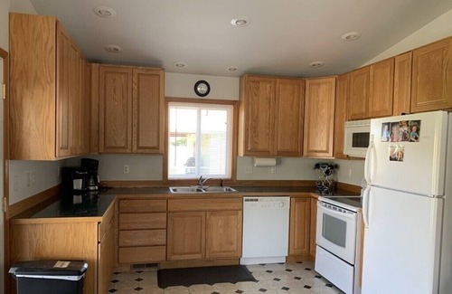 Sunland Estates Casa | Spread out and relax in comfort in beautiful Sunland Estates