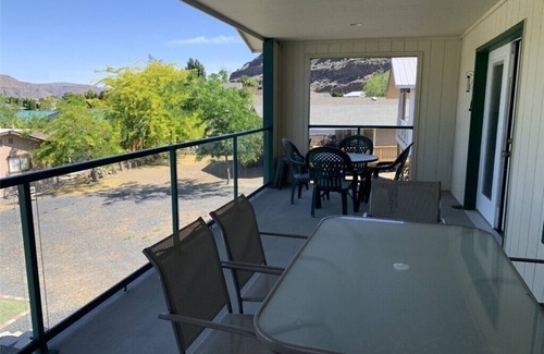 Sunland Estates Casa | Spread out and relax in comfort in beautiful Sunland Estates