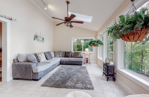Estill Springs Casa | Spread Out & Relax at The Lake!