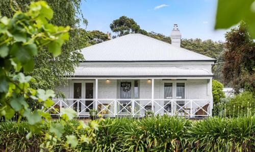 Crafers Casa | SPRIGG COTTAGE Adelaide Hills Luxury Retreat