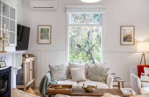 Crafers Casa | SPRIGG COTTAGE Adelaide Hills Luxury Retreat