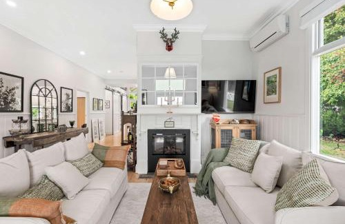 Crafers Casa | SPRIGG COTTAGE Adelaide Hills Luxury Retreat