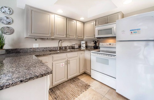 Avalon Beach Estates Condominio | SPRING BREAK READY! HEATED POOL! NEW DECKING! CLOSE TO SHOPPING!