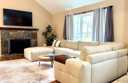 Spring Casa | Spring Breeze in Texas, 4 Bedrooms with Charming Pool