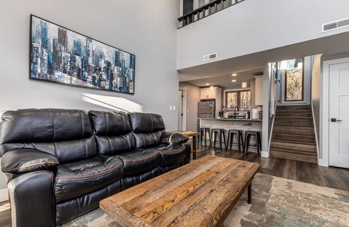 The Galena Territory Condominio | Spring Creek Sanctuary 2BR Villa – Fireplace, Deck & Owners’ Club Access