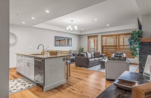 Canmore Apartamento | Spring Creek Spacious Luxury King One Bedroom plus Den at White Spruce Lodge