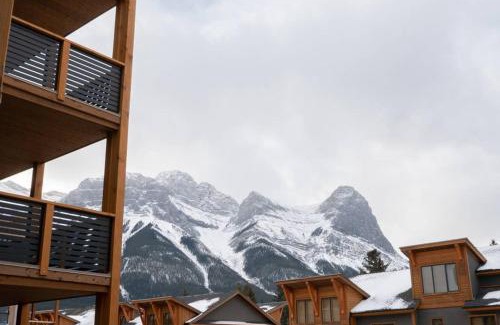 Canmore Apartamento | Spring Creek Spacious Luxury King One Bedroom plus Den at White Spruce Lodge