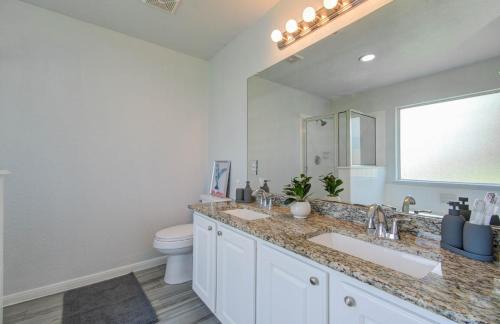 Klein Casa | Spring Escape, Spacious, Serene Home with Hot Tub
