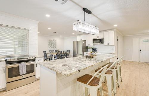 Spring Hill Casa | Spring Hill Home with Pool, BBQ Grill and Outdoor TV!
