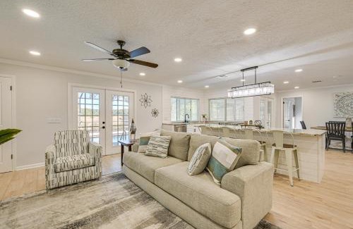 Spring Hill Casa | Spring Hill Home with Pool, BBQ Grill and Outdoor TV!
