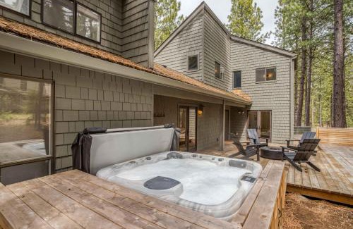 Black Butte Ranch Casa | Spring Home 42 - Meredith Lodging