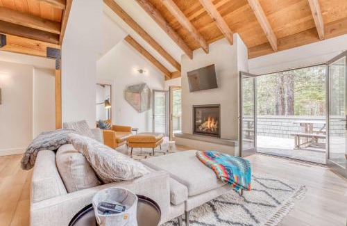 Black Butte Ranch Casa | Spring Home 42 - Meredith Lodging