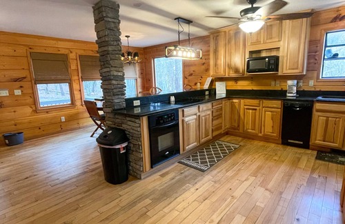 Ellijay Cabina | Spring is coming and so is the warmer temps.Spend it in nature and on the River!