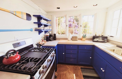 Bodega Bay Cabaña | Spring Lily! Amazing View! Hot Tub! Serene house & WiFi in beautiful Bodega Bay