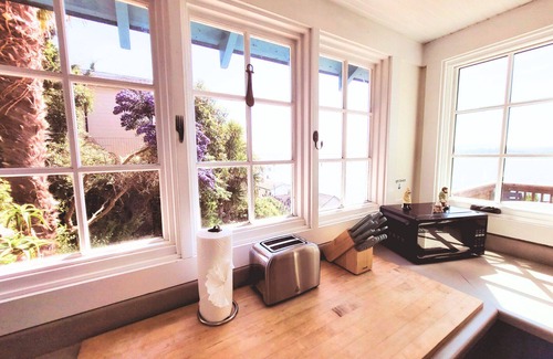 Bodega Bay Cabaña | Spring Lily! Amazing View! Hot Tub! Serene house & WiFi in beautiful Bodega Bay