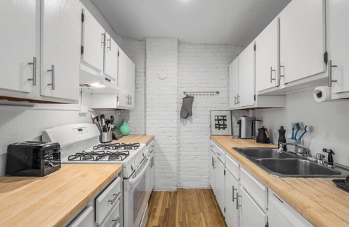 SoHo Apartamento | Spring PH by StayHaus | 2BR Full-floor Soho Loft