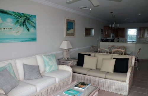 Wheeland Settlement Condominio | Sea Breeze - 2BR / 2Bath Ocean / Beach Front Penthouse Unit-Tranquil Northwest Point