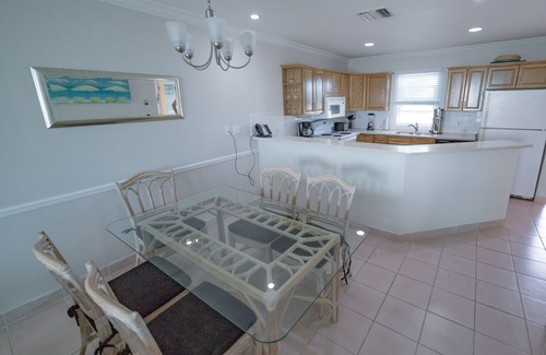 Wheeland Settlement Condominio | Sea Breeze - 2BR / 2Bath Ocean / Beach Front Penthouse Unit-Tranquil Northwest Point