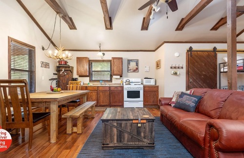 Miami Cabina | Spring River Fishing Cabins #2 - Dogwood - Dogs ok