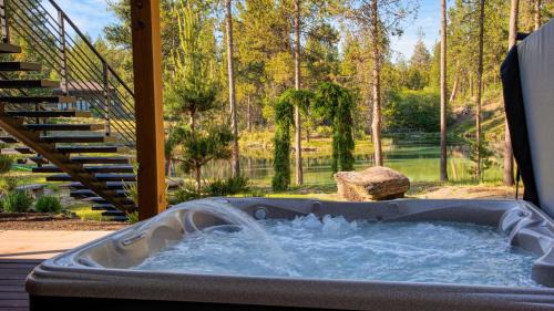 Sunriver Casa | Spring River Retreat Waterfront Luxury w Hot Tub Game Room Near Bend