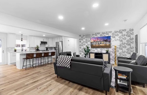 St. Charles Casa | Spring SALE | Historic St. Charles | W/Hot Tub