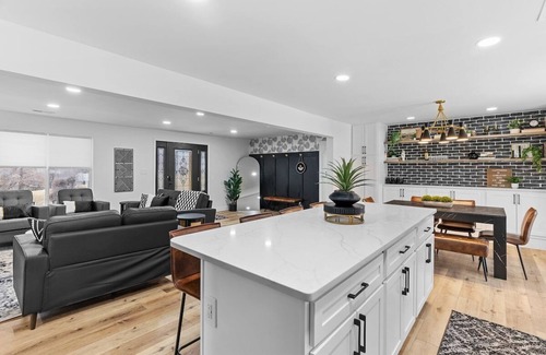 St. Charles Casa | Spring SALE | Historic St. Charles | W/Hot Tub