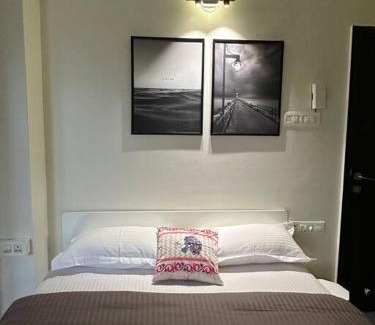 Mundhwa Apartamento | Spring Studio Apartment Opp Passport Office with AC Balcony WiFi Kitchenette