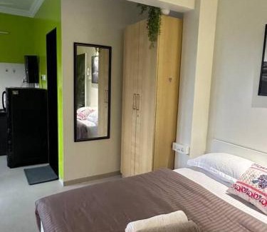Mundhwa Apartamento | Spring Studio Apartment Opp Passport Office with AC Balcony WiFi Kitchenette