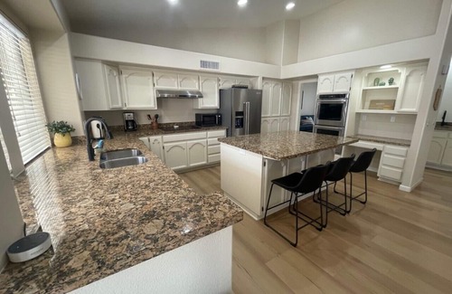 Glendale Casa | Spring Training Dream! Large yard, salt water pool/spa, billiards/ping pong