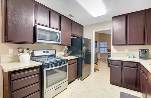 Spring Valley Casa | Spring Valley 2 Bedrooms 5 Miles from the Strip