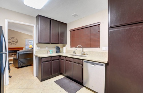 Spring Valley Casa | Spring Valley 2 Bedrooms 5 Miles from the Strip
