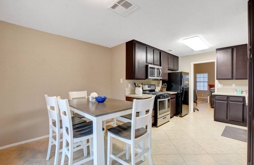 Spring Valley Casa | Spring Valley 2 Bedrooms 5 Miles from the Strip