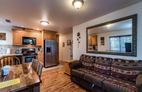 Yosemite West Casa | Spring Wonderland