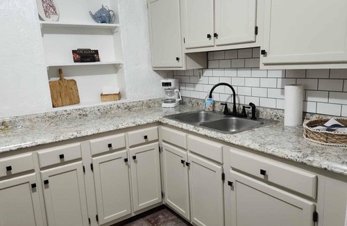 Tuscaloosa Casa | Springbrook 4-bedroom house with 3 bathrooms.