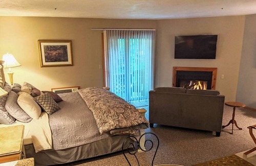 Prudenville Cama Y Desayuno | Springbrook Inn East Room