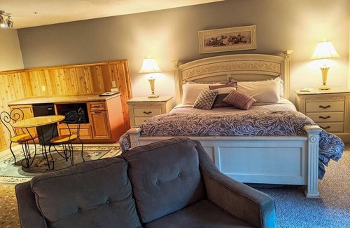 Prudenville Cama Y Desayuno | Springbrook Inn East Room