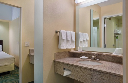 Feather Sound Hotel | SpringHill Suites by Marriott St. Petersburg Clearwater