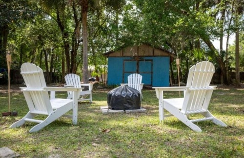Crystal River Casa | Springs Adventure. Pool Table, Fire Pit, Boat parking, Kayaking, Fishing, Trails