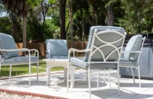 Crystal River Casa | Springs Adventure. Pool Table, Fire Pit, Boat parking, Kayaking, Fishing, Trails
