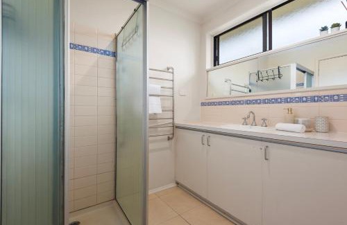 Clifton Springs Casa | Springs Getaway, Bayviews, Sleeps 6, Boat Parking