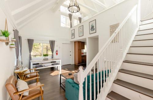 Cedar Glen Casa | Sprocket Hollow Treetop A-Frame Log Cabin