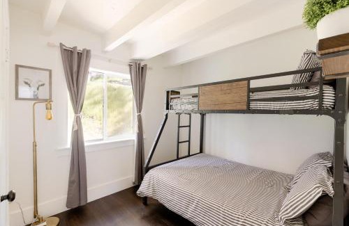 Cedar Glen Casa | Sprocket Hollow Treetop A-Frame Log Cabin