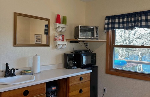 Buckingham Cabina | Spruce Cabin - Lake Views & Pet Friendly
